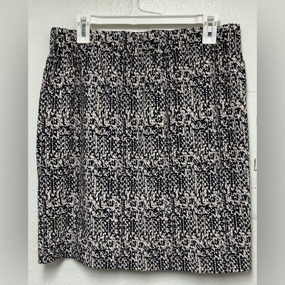 Ann Taylor Dresses & Skirts - Ann Taylor NWT Skirt